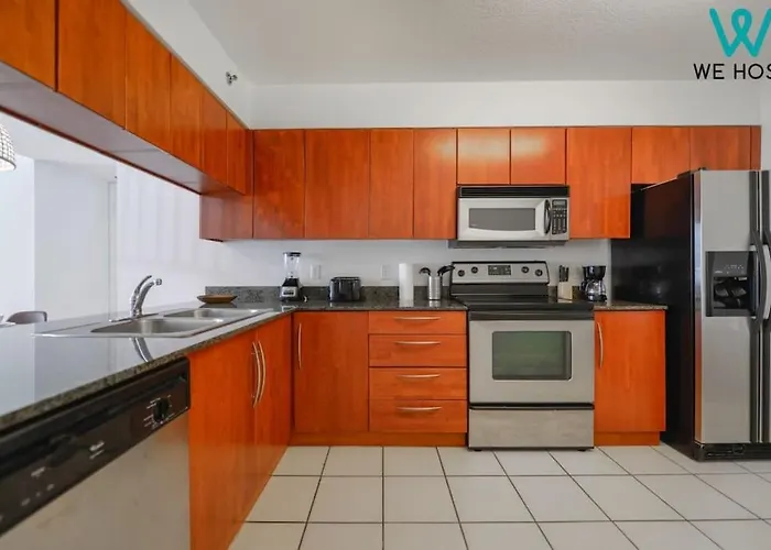 Trendy 2Br Condo With Pool And Bay Views